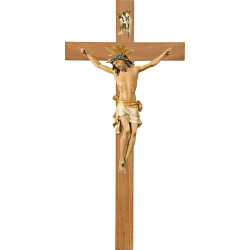 Cristo Pisa en cruz de roble simple ancha